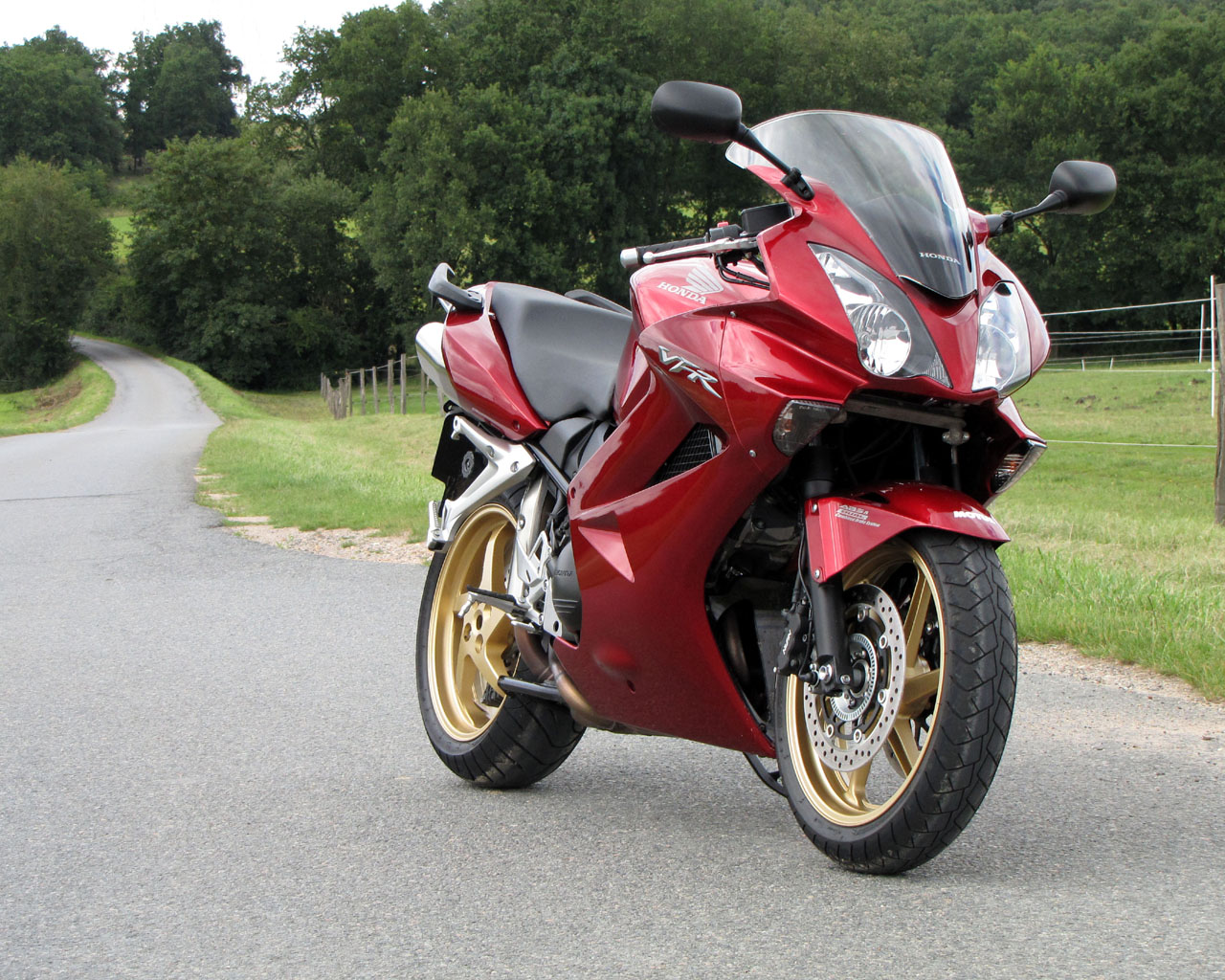 fond d’ecran 800 vfr