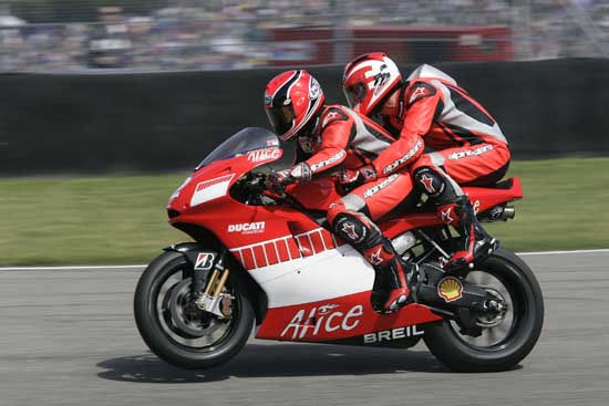 Michael Schumacher et miss Italie sur Ducati schumacher