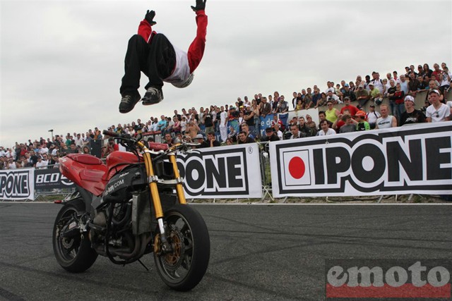 stunt bike show 2008 carole back flip