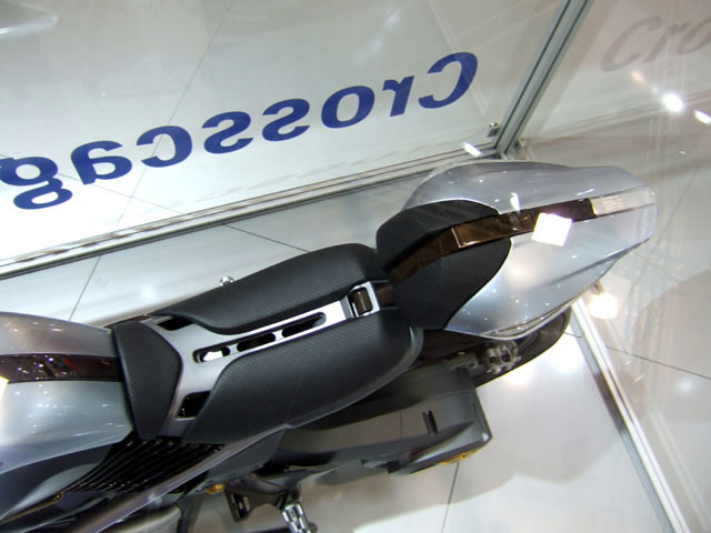 suzuki crosscage 1