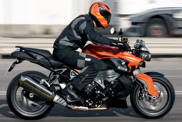IMAGE(<a href="http://www.emoto.com/img/news/200810/4882/bmw-k1300r-action.jpg" rel="nofollow">http://www.emoto.com/img/news/200810/4882/bmw-k1300r-action.jpg</a>)