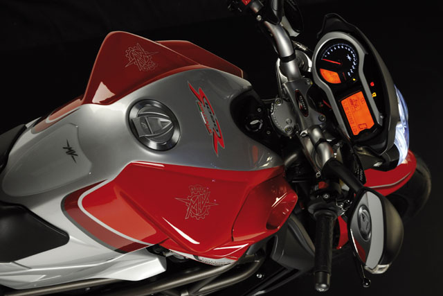 mv agusta brutale 1090rr reservoir