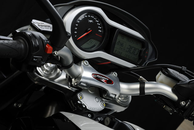 mv agusta brutale 1090rr tableau de bord