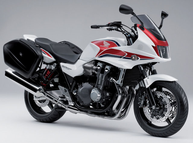 Des motos qui feraient bien des prochaines.... Honda-cb1300-super-touring
