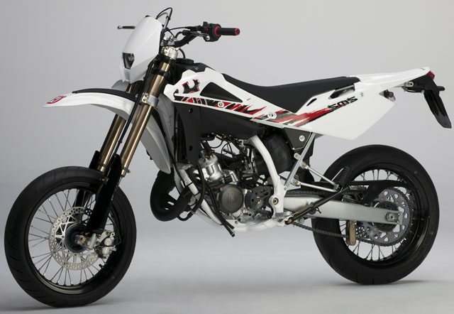 husqvarna 125 supermoto. Husqvarna displays also the