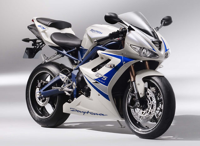 IMAGE(<a href="http://www.emoto.com/img/news/201002/6163/triumph-daytona-675-se-2010-face.jpg" rel="nofollow">http://www.emoto.com/img/news/201002/6163/triumph-daytona-675-se-2010-face.jpg</a>)