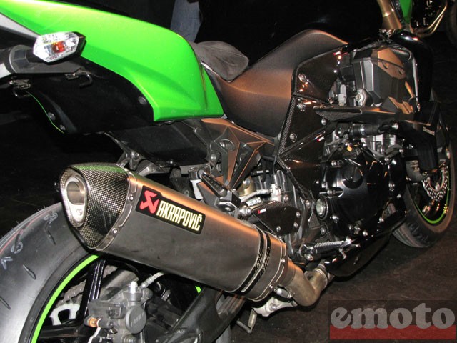 comment monter pot akrapovic z750