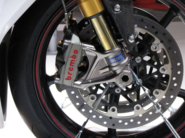 http://www.emoto.com/img/news/201011/6794/triumph-daytona-675r-etrier-monobloc-brembo.jpg