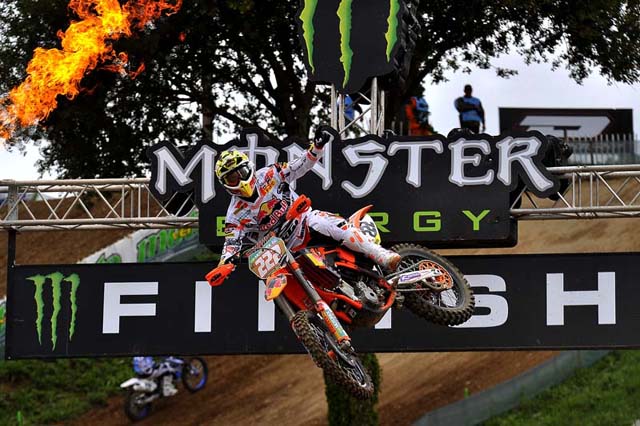 antonio cairoli mxgp saint jean d angely 2012 antonio cairoli mxgp saint jean d angely 2012
