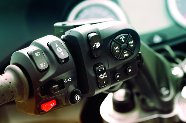 triumph trophy 1215 commandes