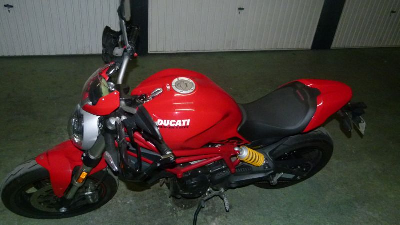 DUCATI MONSTER