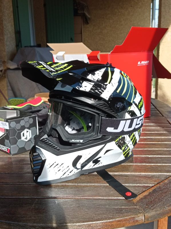 Casque moto 2/4