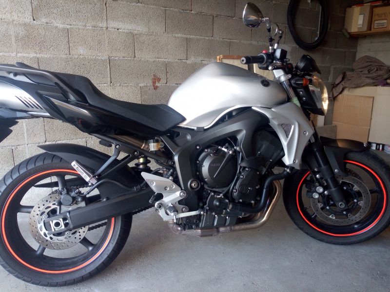 Moto Yamaha FZ 600 4/5