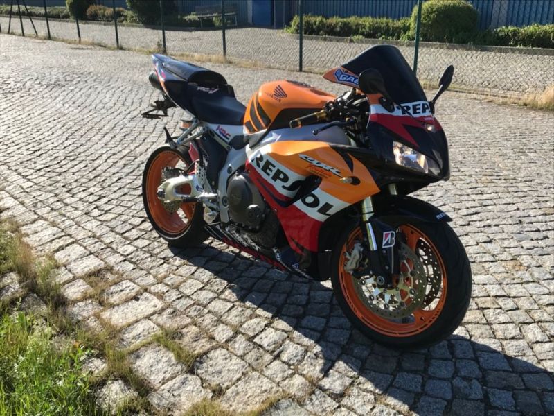 Honda Repsol CBR 1000 RR Fireblade Sportive 1/4