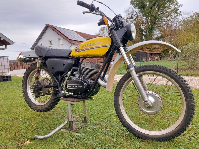 Rare Kawasaki 250 F11 1973 à restaure 2/5