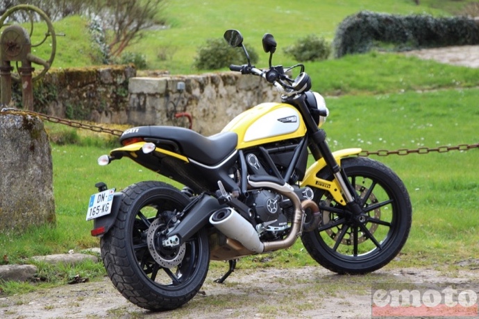 ducati scrambler icon dans sa couleur jaune 62