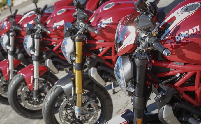 Comparatif Ducati Monster 1200 R, 1200 S et Stripe, 1200