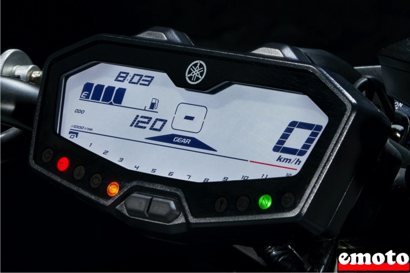 tableau de bord lcd de la yamaha mt 07