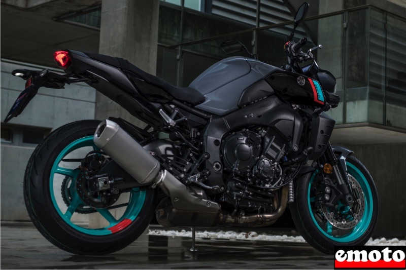 arriere plus leger la moto est tres ramassee sur l avant arriere plus leger la moto est tres ramassee sur l avant