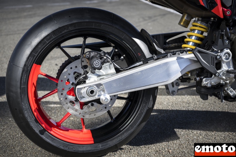 bras oscillant en aliminium sur l hypermotard