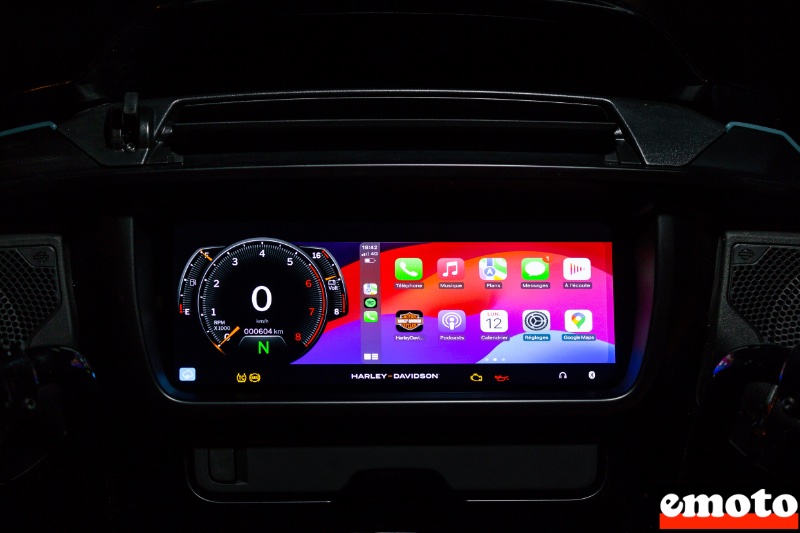 tableau de bord avec apple carplay