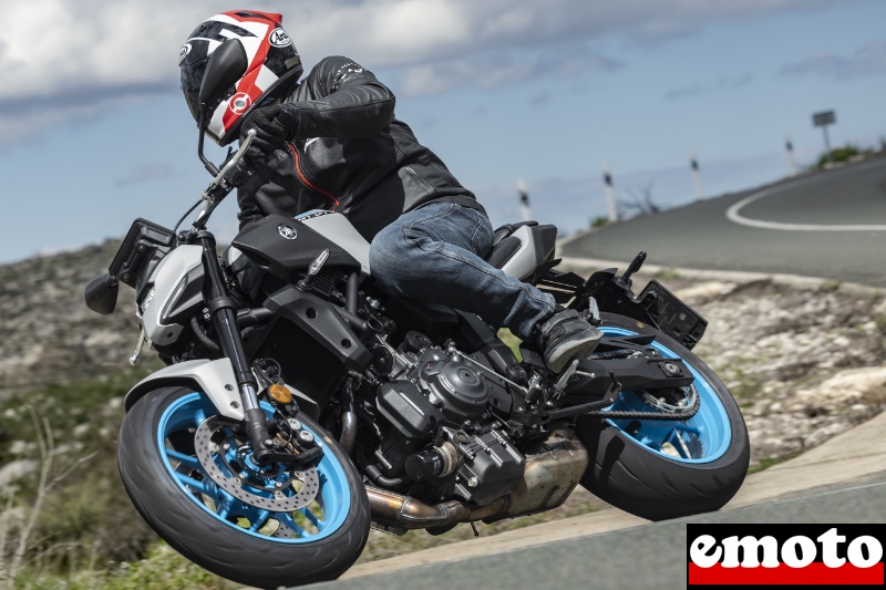 Essai Yamaha MT-07 2025 standard et Y-AMT, essai yamaha mt 07 y amt