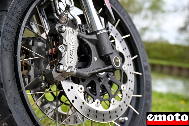 freinage radial brembo et fourche inversee marzzochi