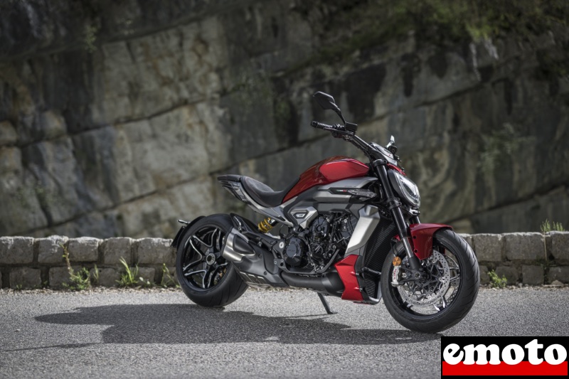 design du x diavel v4 qui succede au x diavel 1260 en 2025