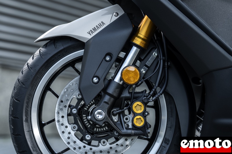 freins fourche et jantes allegees sont dignes d une moto