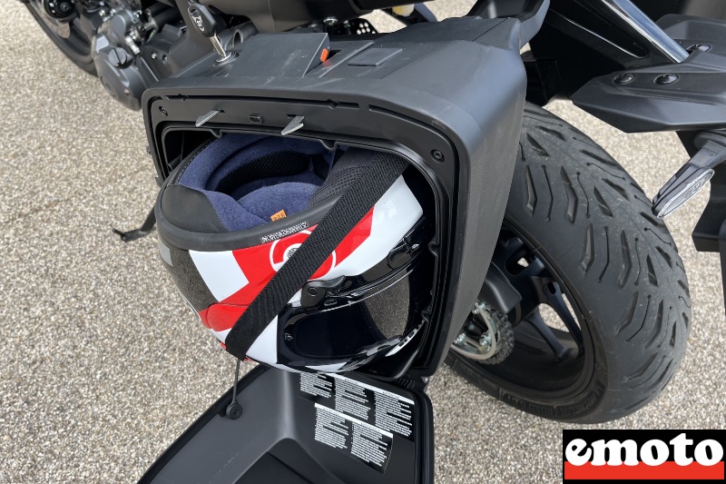 casque integral taille m dans la valise