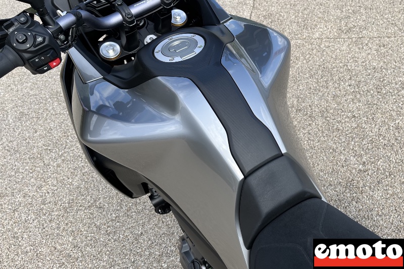 la tracer 7 est une machine etroite et facile a prendre en mains