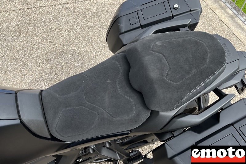 selles epaisses pour le passager et le pilote plus longue de 40 mm pour le passager