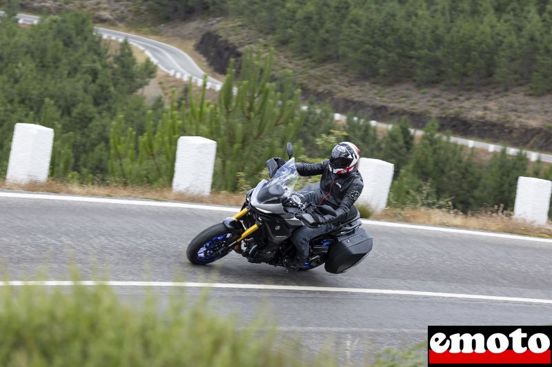 une moto agile et facile pour voyager