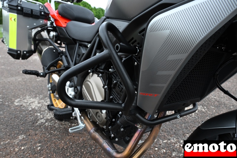 crash bars de serie mais pas de sabot moteur