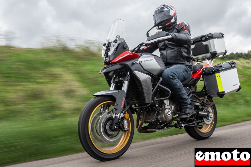 Essai QJ Motor SRT 700 SX Touring, essai qj motor srt 700 sx touring