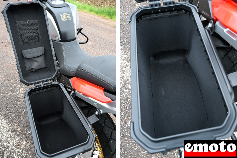 interieur de la valise gauche avec son habillage et les petites pochettes dans le couvercle