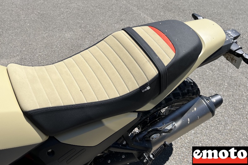 selle biplace option 719 assortie a la moto couleur sandrover matt