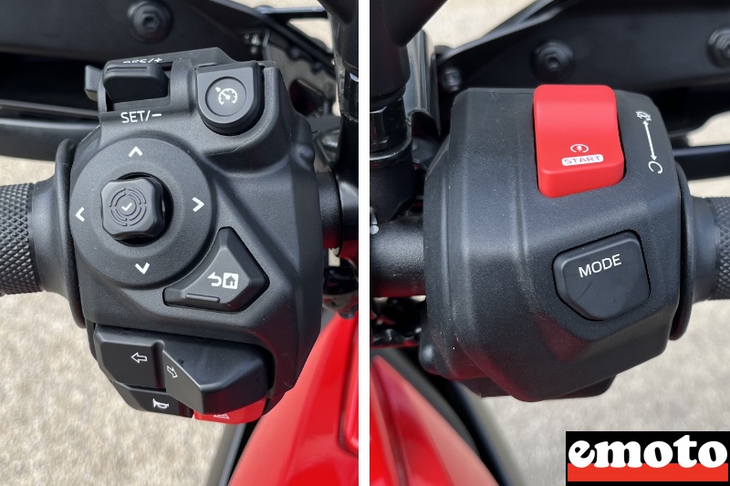 a gauche le joystick et a droit le bouton pour les modes de conduite c est nouveau