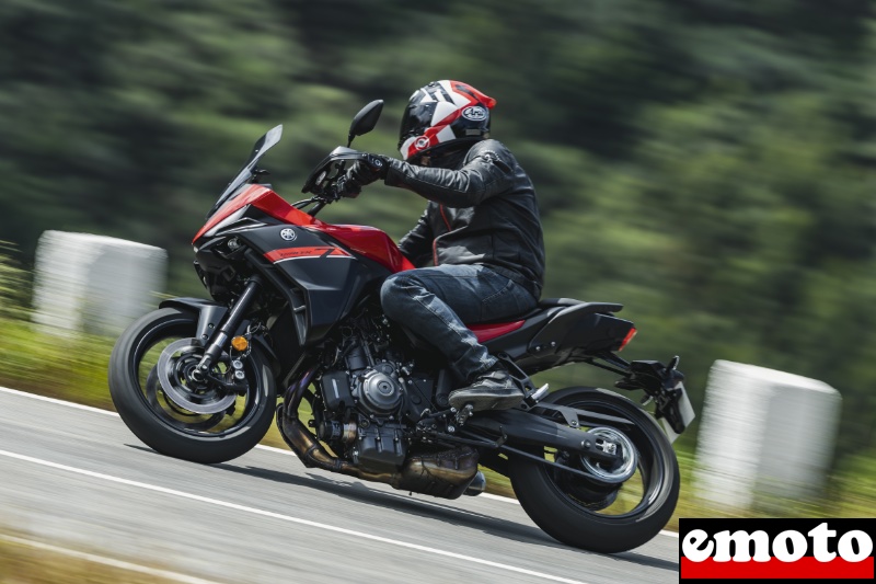 la yamaha tracer 7 2025 est plus agile et dynamique que la tracer 7 gt