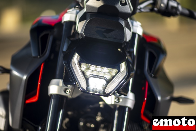 optique a led avec une signature propre a la r et le radar juste au dessus