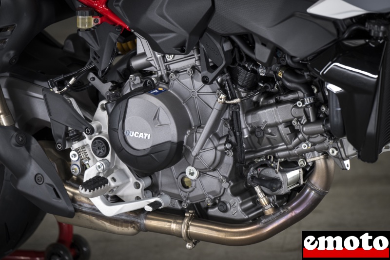 moteur v2 de 890 cm3 avec les memes performances que la panigale v2