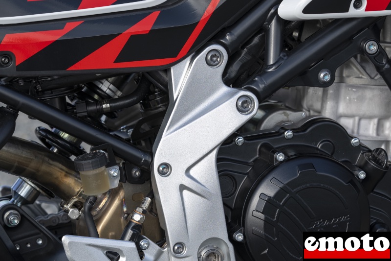 platine en aluminium forge avec l ancrage des deux parties du cadre treillis