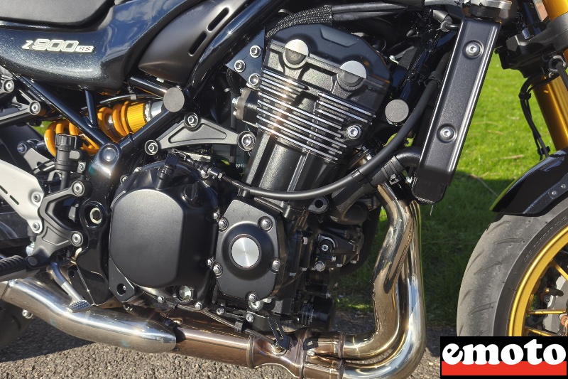 moteur identique a la z900 et la z900 rs mais pas avec les memes performances