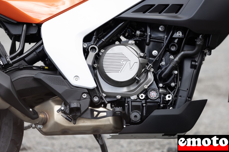 moteur bicylindre parallele de 585 cm3 peu demonstratif mais toujours disponible