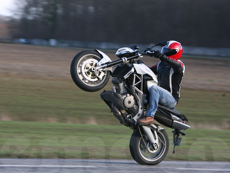Essai Aprilia Shiver ABS 2009 par Guillaume Mongin Essai Aprilia Shiver ABS 2009 par Guillaume Mongin