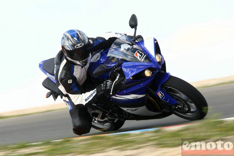 Essai Yamaha R1 2009 par Julien Métrop Essai Yamaha R1 2009 par Julien Métrop