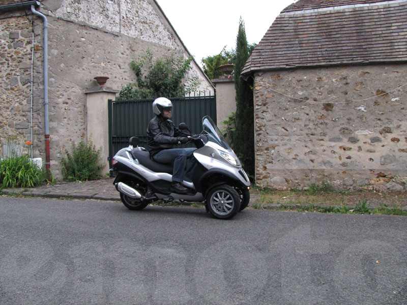 Essai Piaggio MP3 300 LT 2010 par Jean-Michel Lainé Essai Piaggio MP3 300 LT 2010 par Jean-Michel Lainé