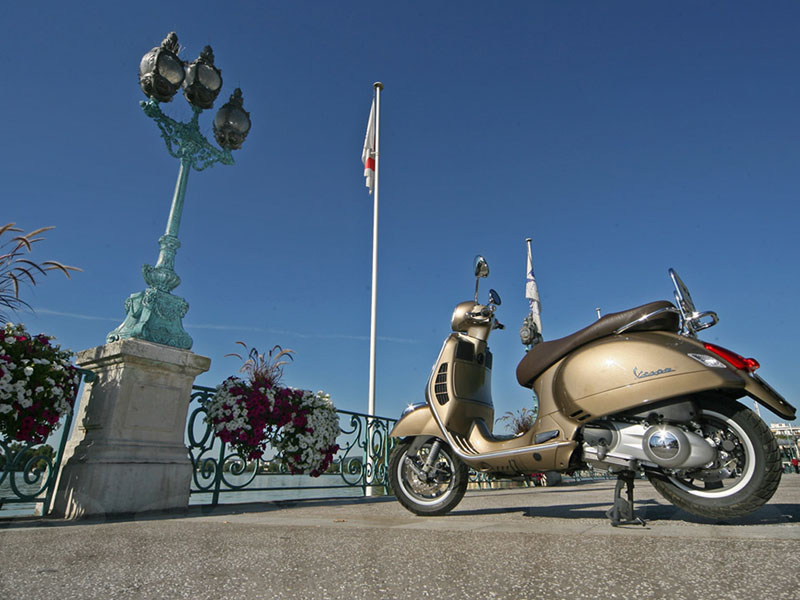 Essai Vespa GTS 125 2010 par Julien Métrop Essai Vespa GTS 125 2010 par Julien Métrop