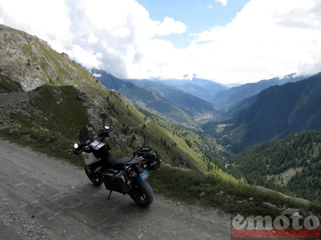 Balade Briançon - Susa : Strada dell'Assietta, vue sur la vallée en direction de Turin
