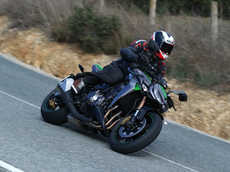 Essai Kawasaki Z1000 2014 par Jean-Michel Lainé Essai Kawasaki Z1000 2014 par Jean-Michel Lainé